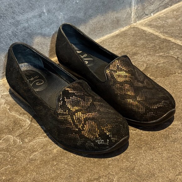 Dansko Olivia Loafers Clogs Womens 38/39 Black Bronze Snake Leather - Mismatched - Picture 3 of 13